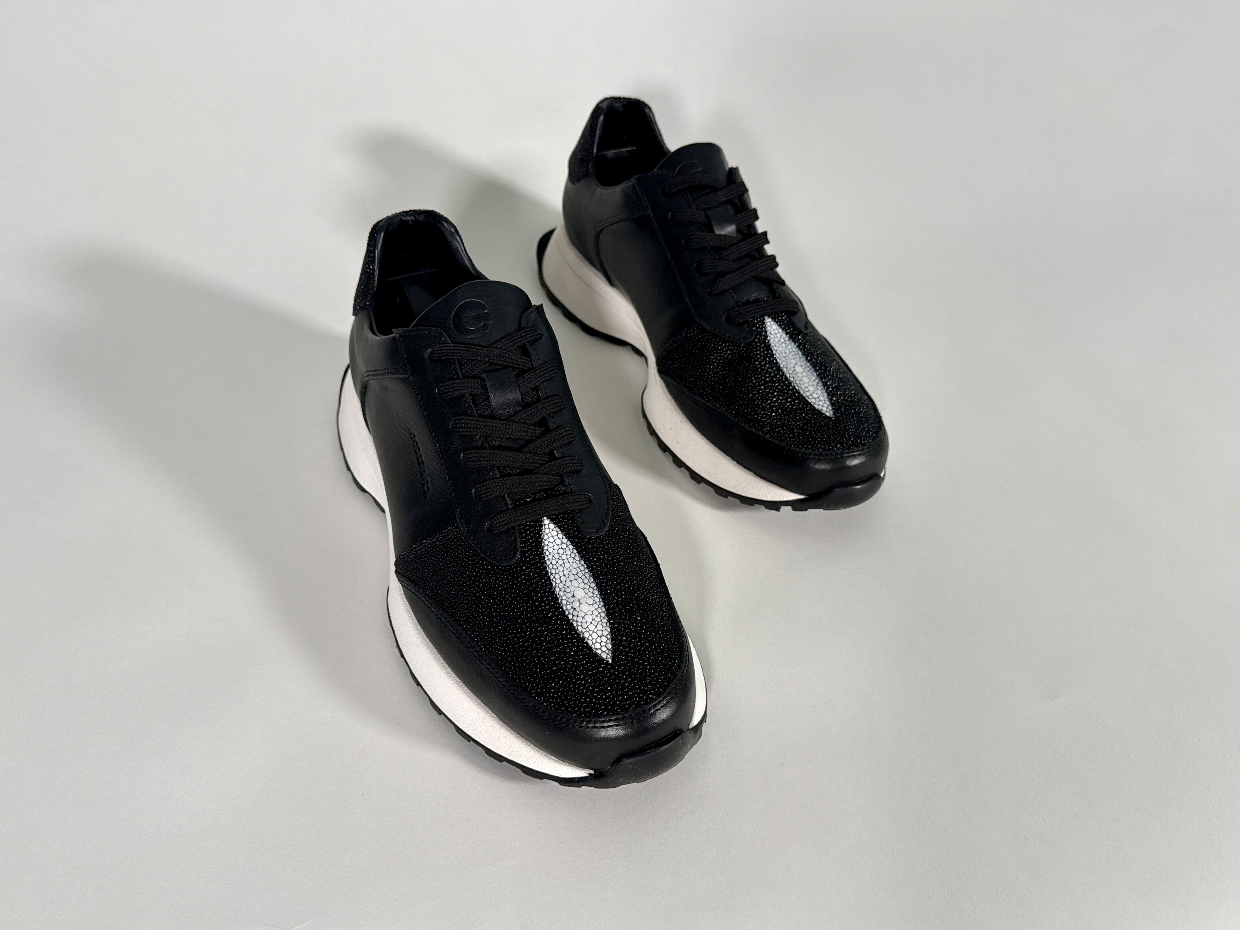 GOOSE ICONS – Founder in Leather & Black Stingray
