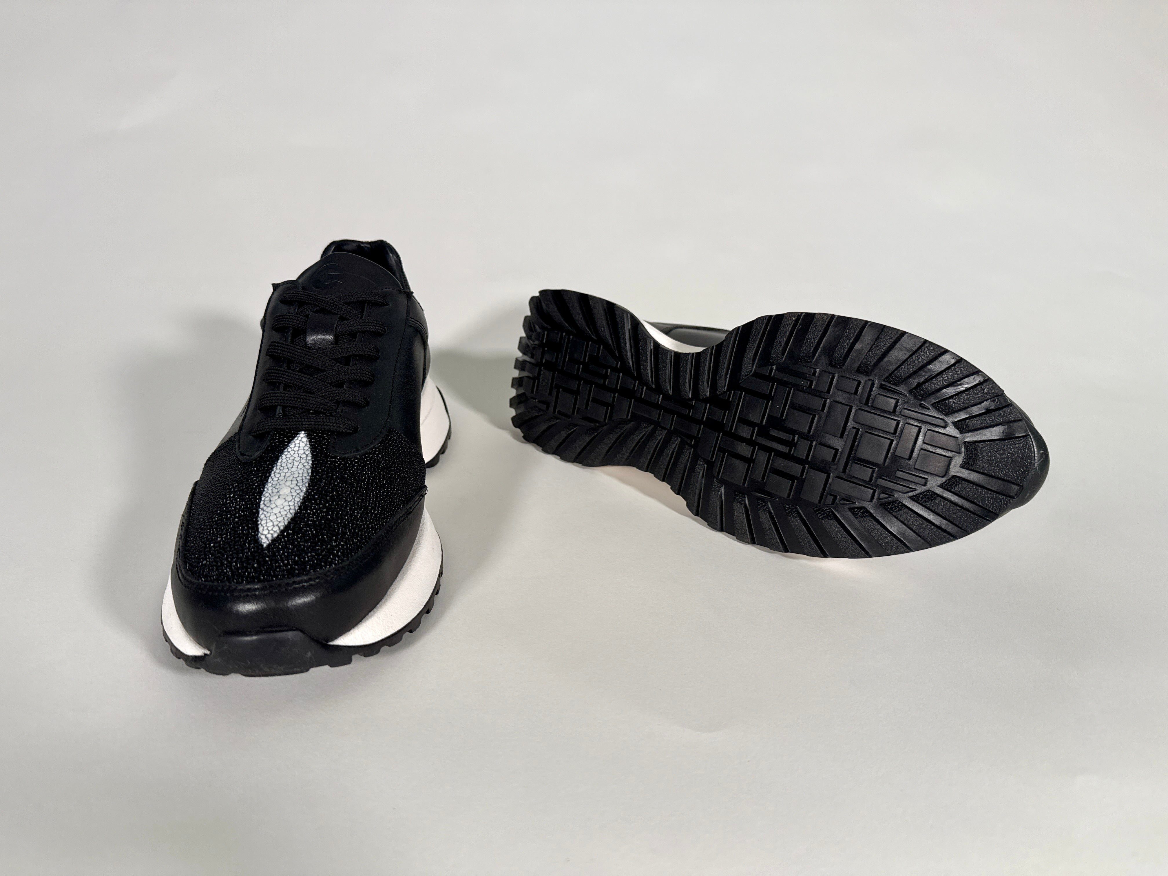 GOOSE ICONS – Founder in Leather & Black Stingray
