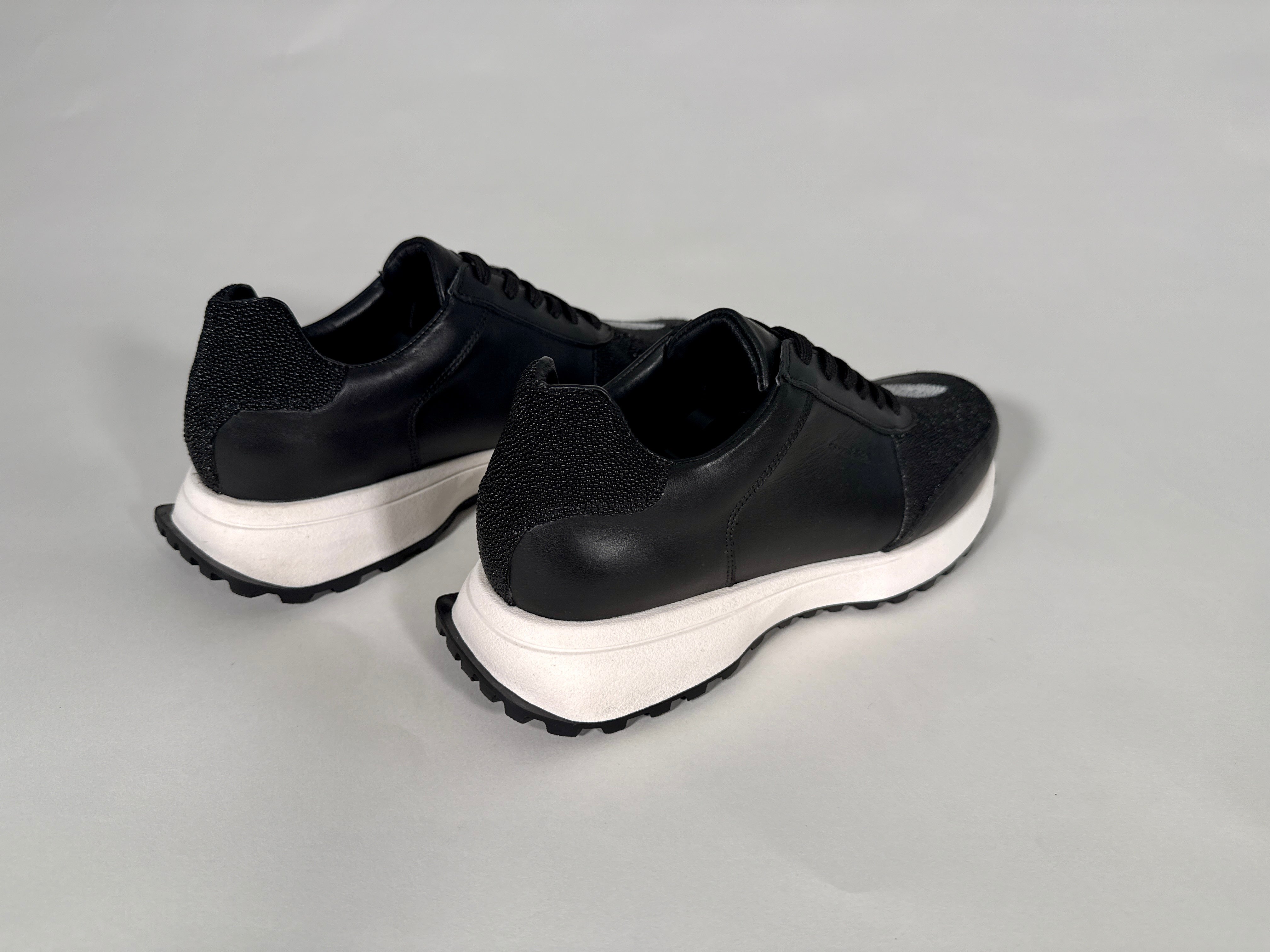 GOOSE ICONS – Founder in Leather & Black Stingray